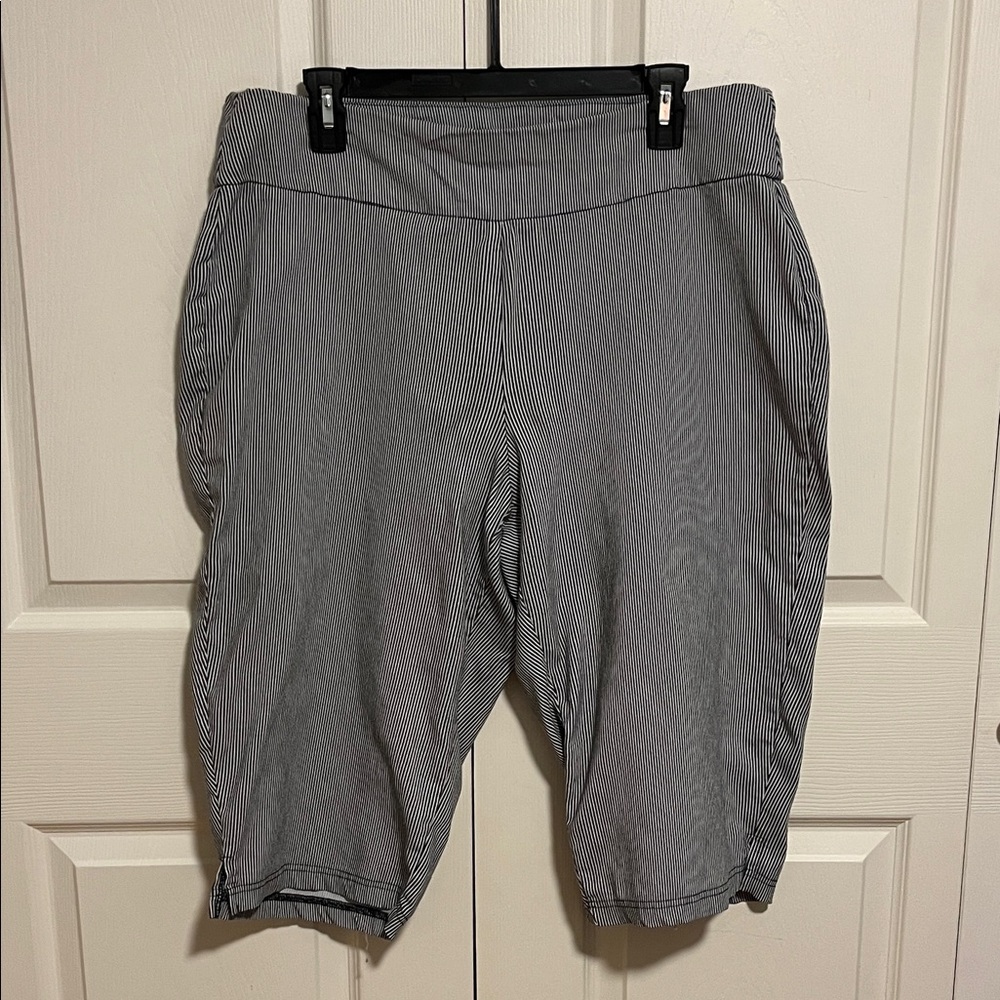 Preswick & Moore, women’s capri pants, size 1x, black and white pin striped